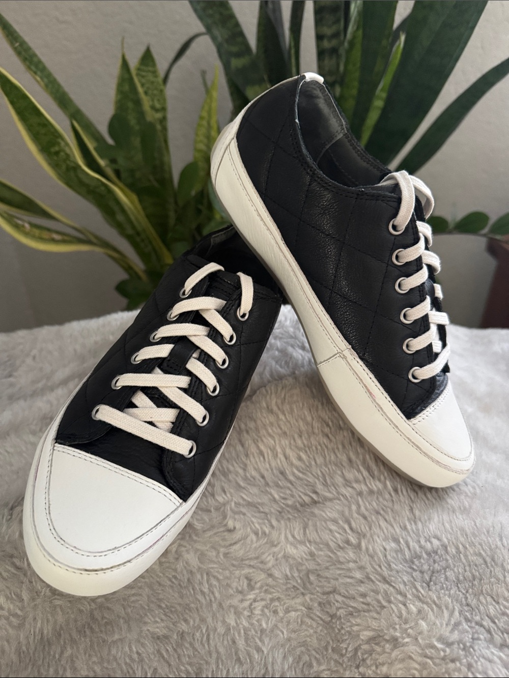 Vionic Edie Black/White Quilted Leather Sneaker - New! Women's 6.5